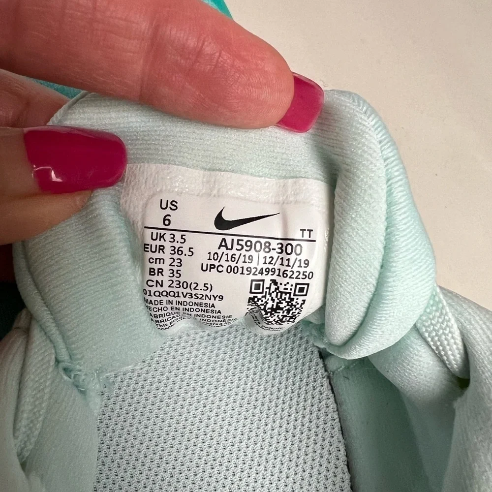 Nike Flex Experience Run 8 Shoe Teal/White Size 6